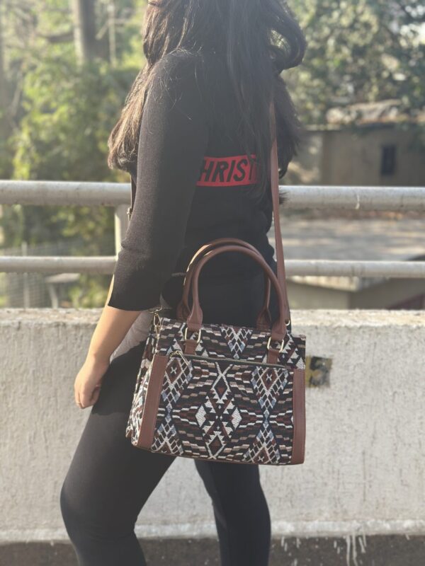 ON THE GO BAG - Image 13