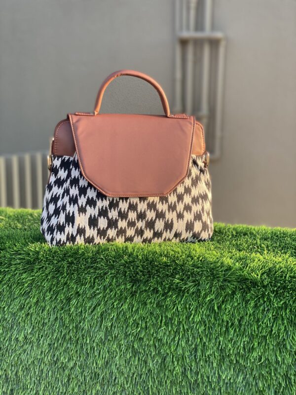 9 TO 5 SLING BAG - Image 3