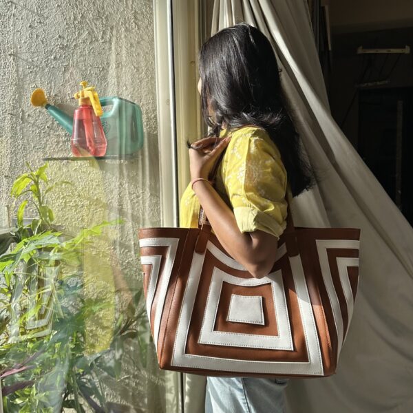 GEOMETRIC TOTE - Image 3