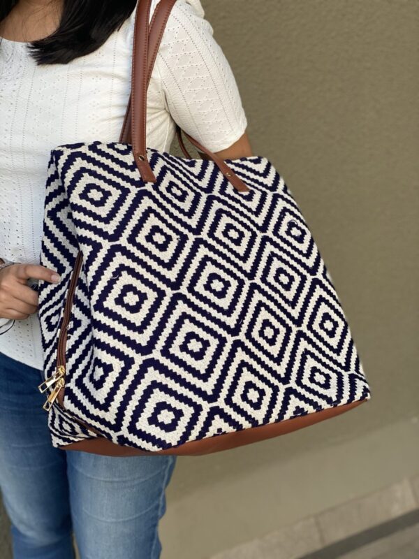 THREE PARTITON TOTE - Image 2